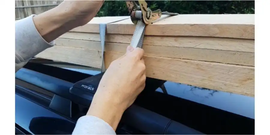 Securing Timber on Vehicles Roof Rack